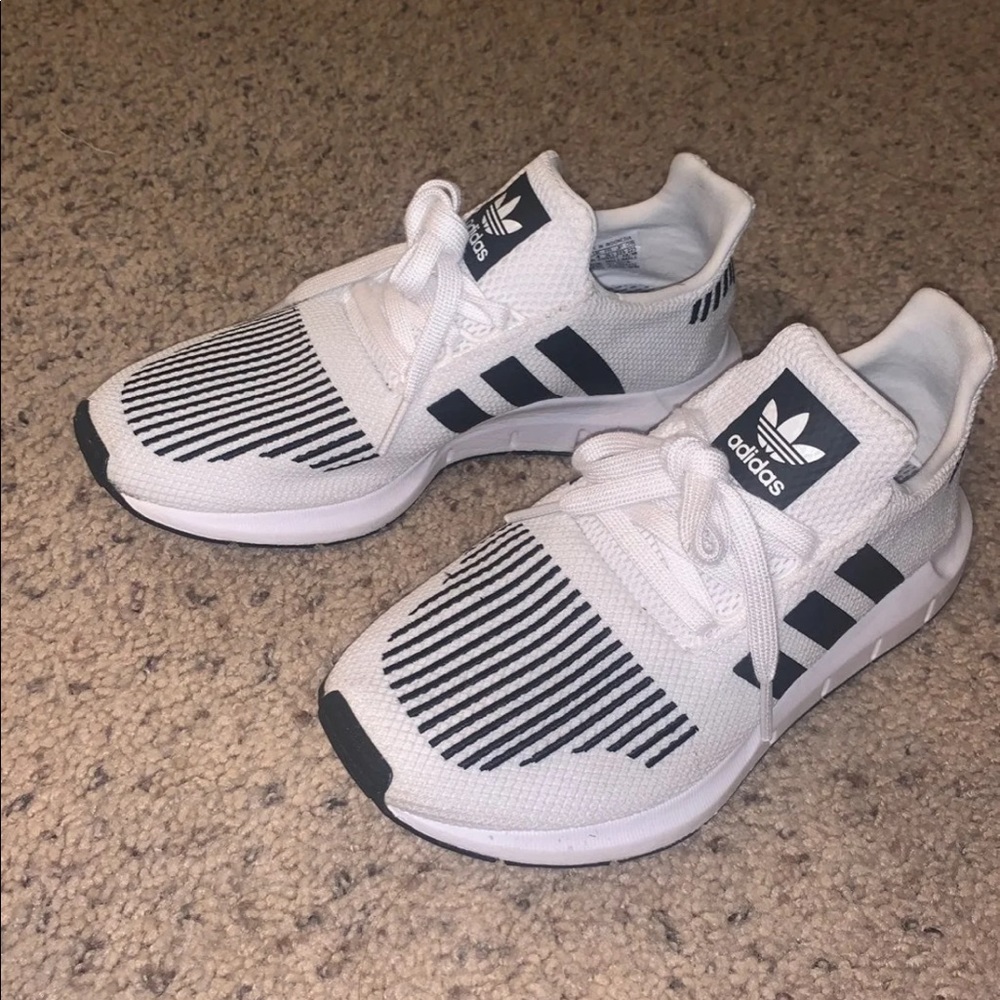 Adidas swift run sneakers
